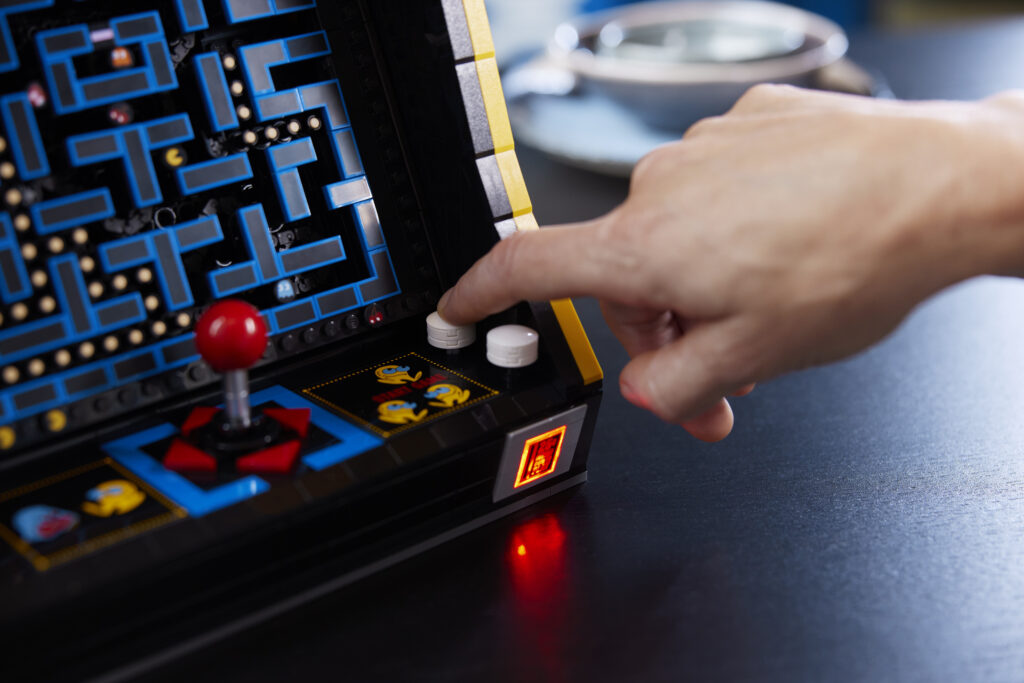 LEGO Icons Pac-man Arcade Set #10323