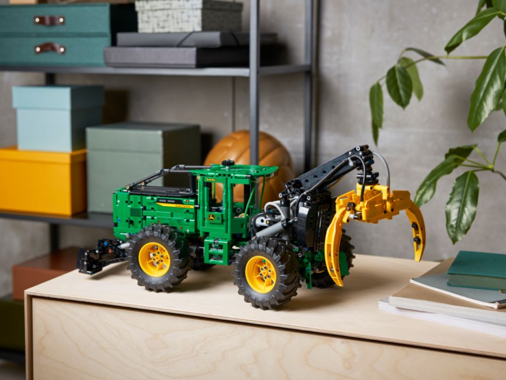 LEGO Technic John Deere 948L-II Skidder #42157