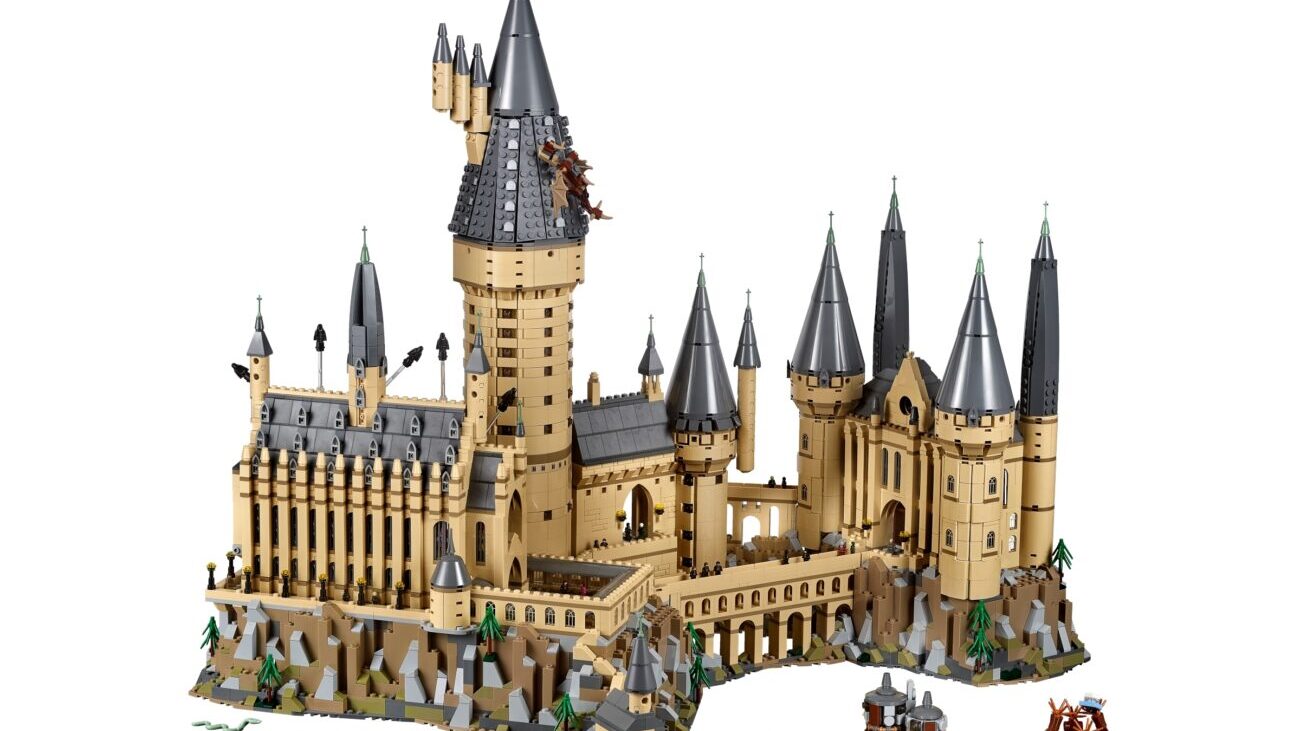 9) LEGO Harry Potter Hogwarts Castle #70143 – 6,020 pieces (2018)