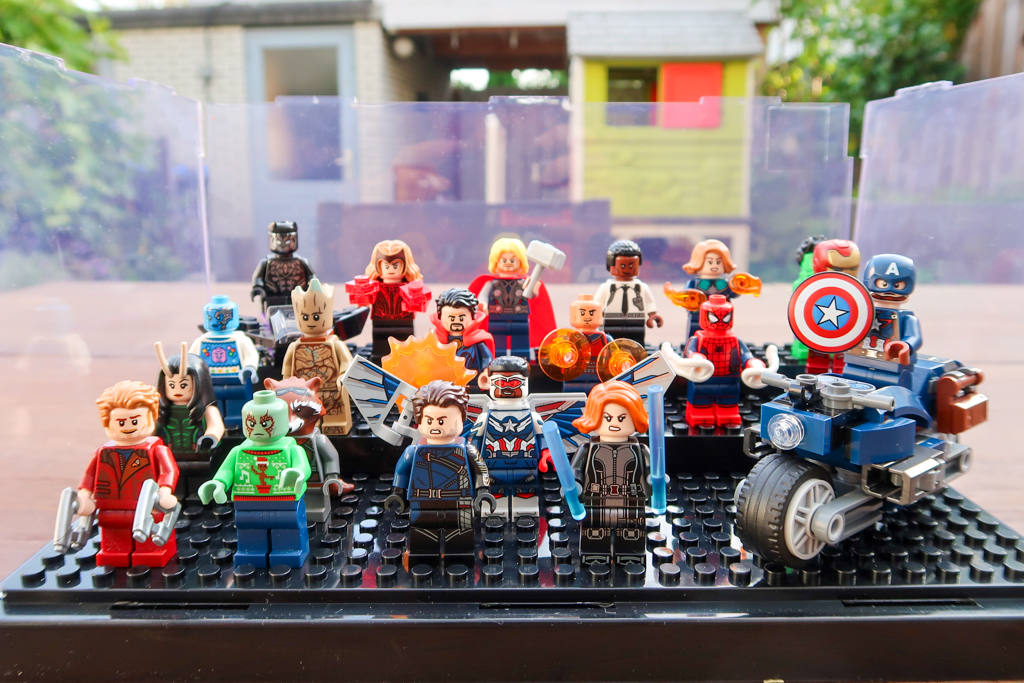 Making a display for LEGO Marvel Avengers Minifigures Collection