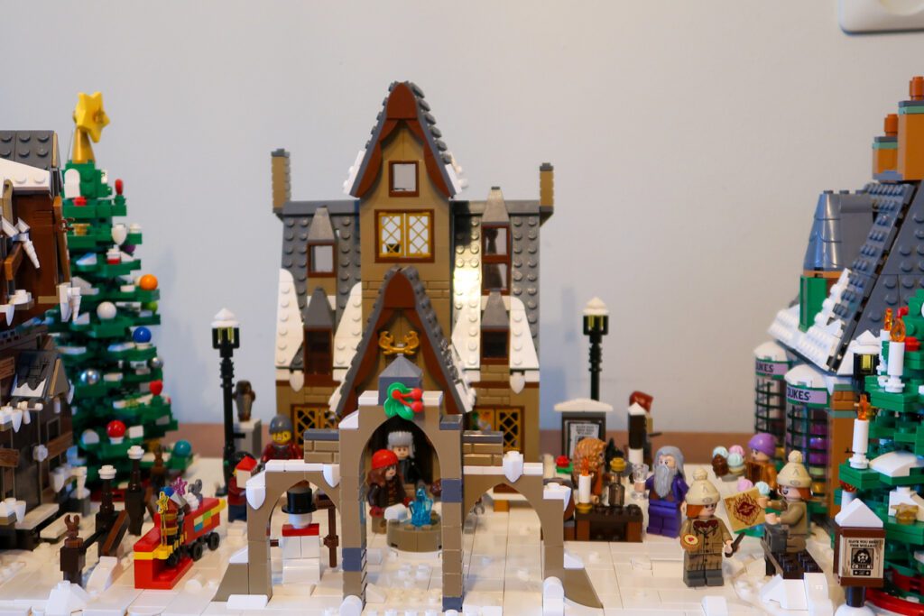 MOC: Hogsmeade Winter Village from Harry Potter