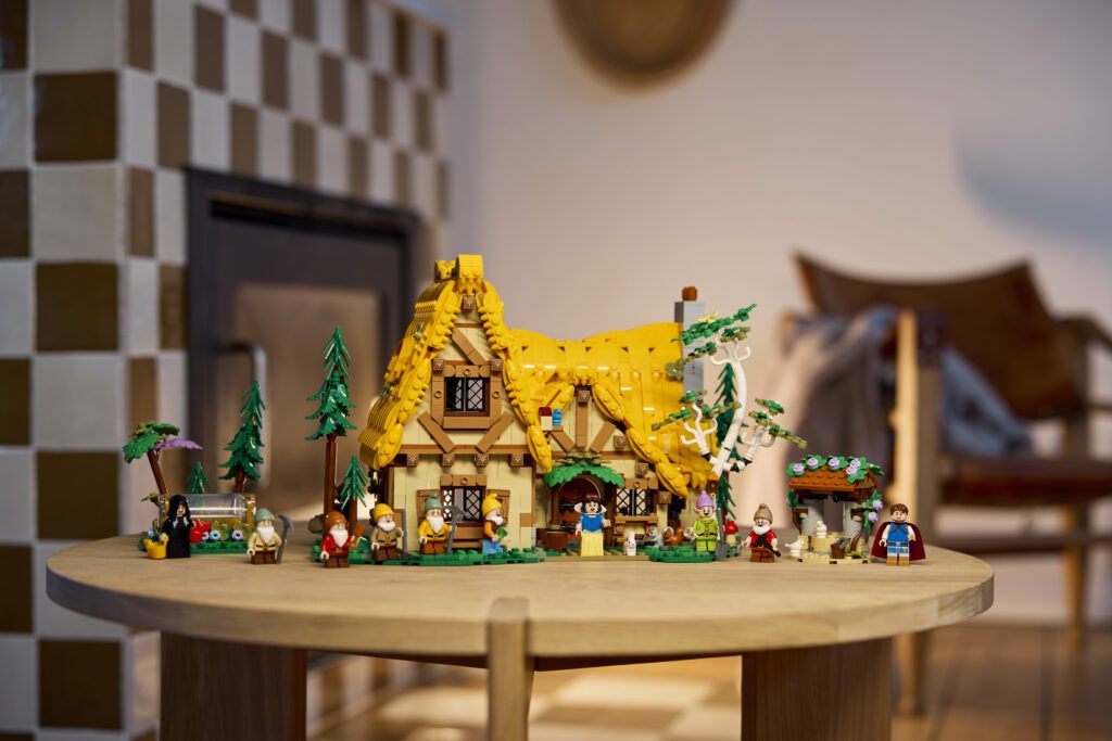 LEGO 43242 Snow White and the Seven Dwarfs' Cottage