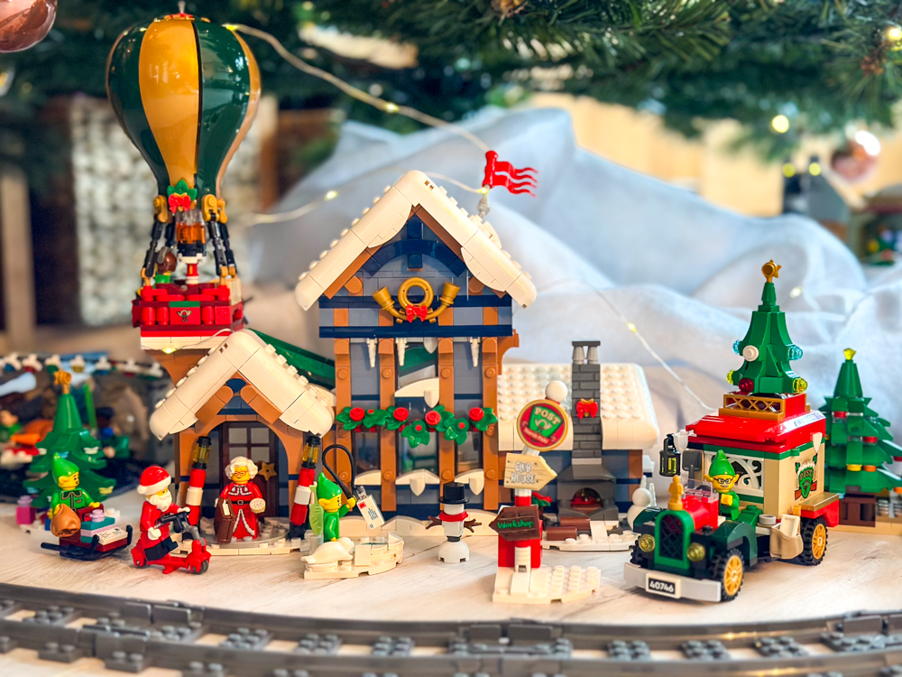 REVIEW: LEGO Icons - Santa's Post Office set #10339