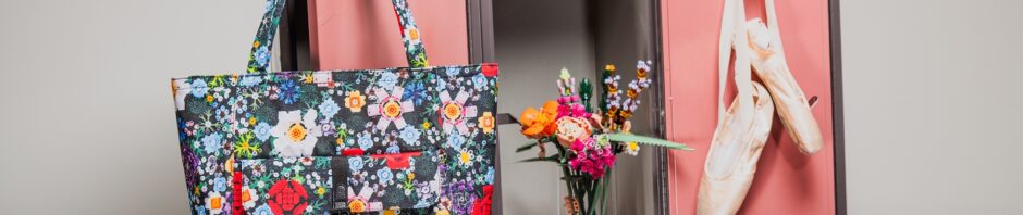 5009281 LEGO x Herschel Retreat™ Tote – Garden Floral